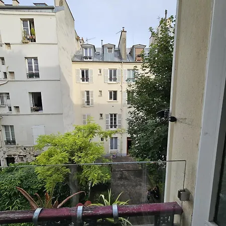 Joli Havre De Paix En Plein Batignolles * Paris