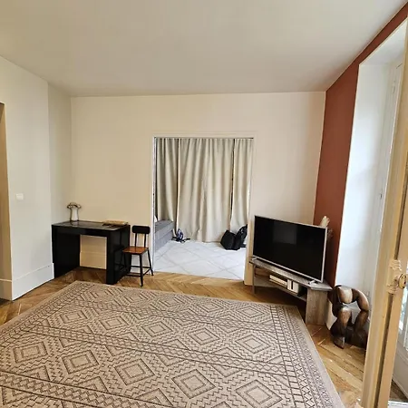 Joli Havre De Paix En Plein Batignolles *