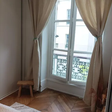 Joli Havre De Paix En Plein Batignolles Paris