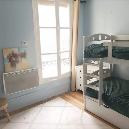 Joli Havre De Paix En Plein Batignolles * Paris